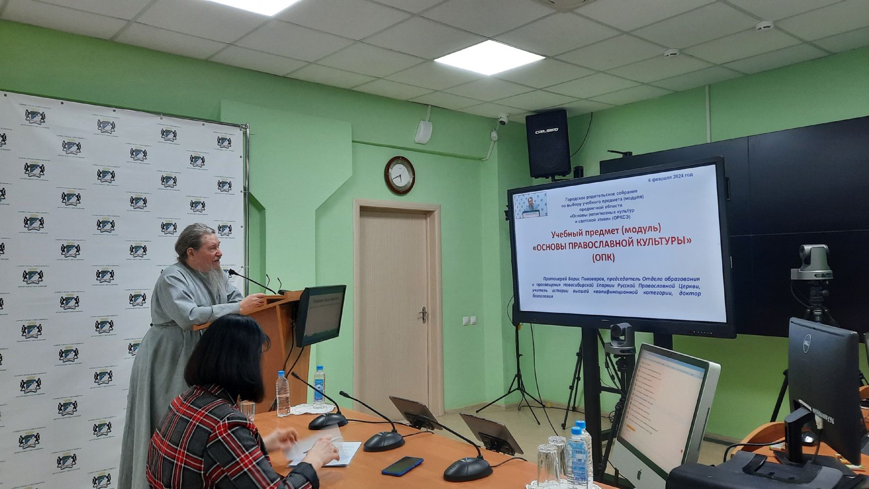 Протоиерей Борис Пивоваров выступил с докладом на Городском родительском собрании