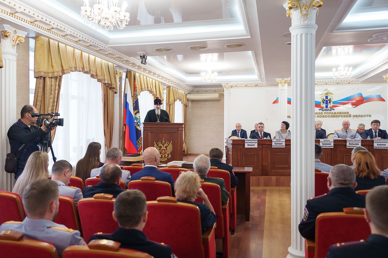 Митрополит Никодим поздравил сотрудников органов внутренних дел с профессиональным праздником