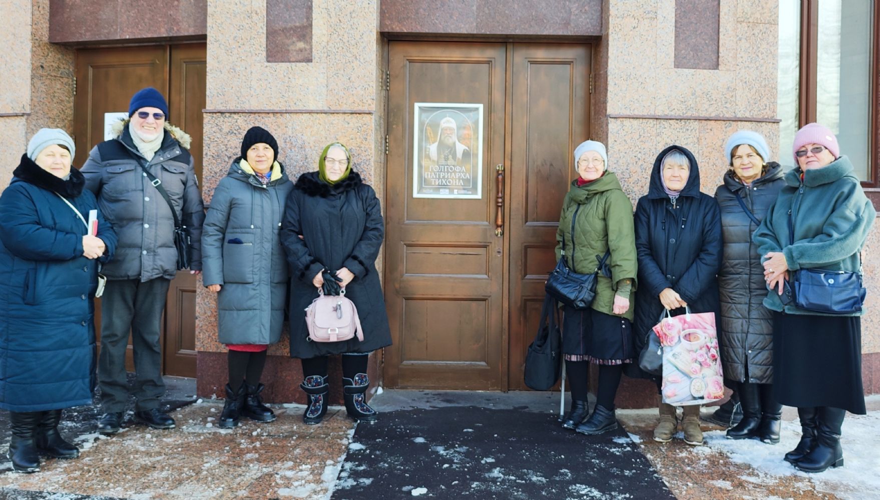 Прихожане Георгиевского храма посетили выставку «Голгофа Патриарха Тихона»