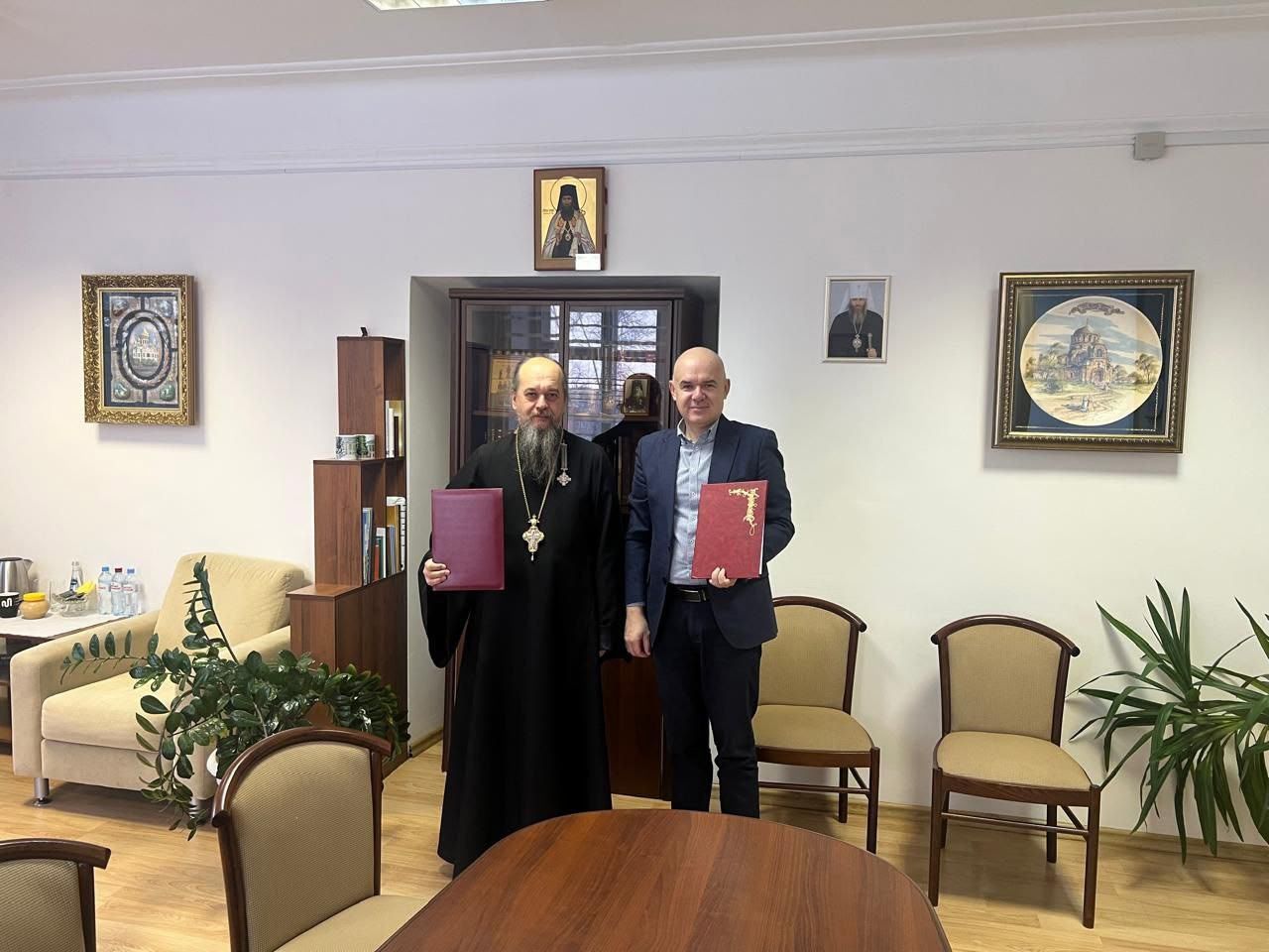 Ректор Новосибирской семинарии подписал договор о совместной образовательной деятельности с Новосибирским медицинским колледжем