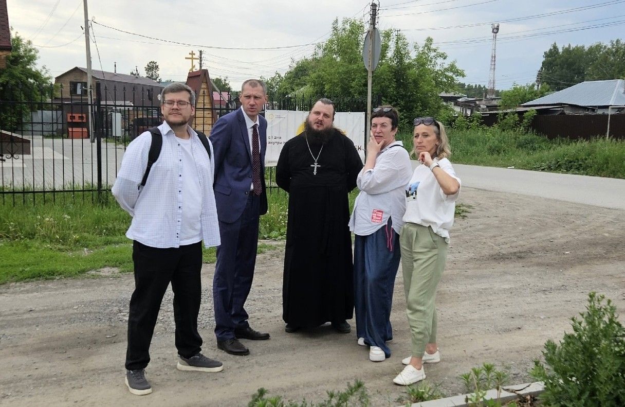 Настоятель Прихода принял участие в совещании по благоустройству сквера вблизи храма