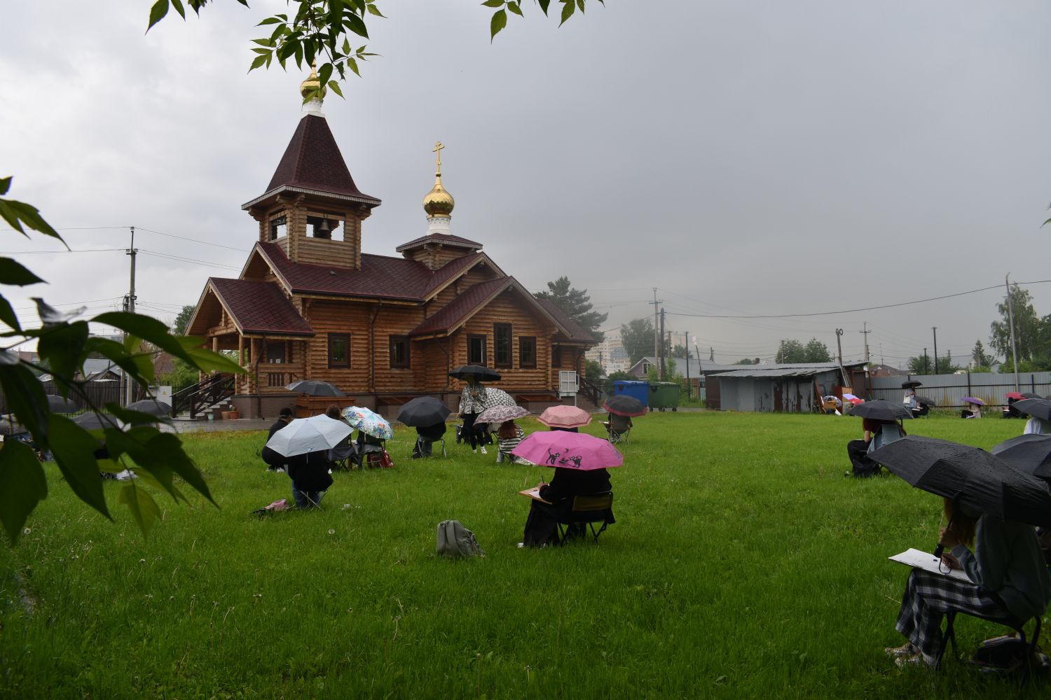 Пленэр на прихрамовой территории