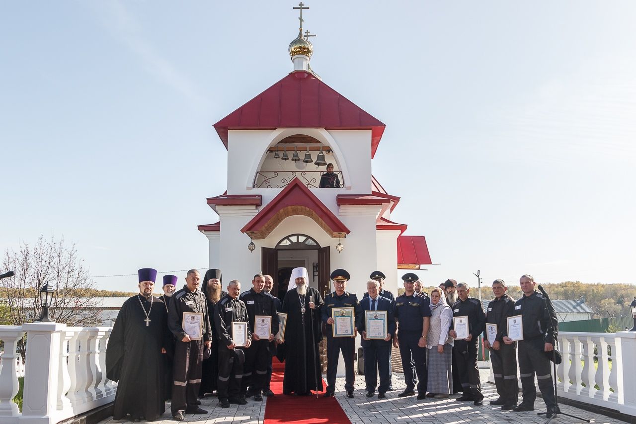 Митрополит Никодим совершил чин освящения храма в лечебно-исправительном учреждении №10