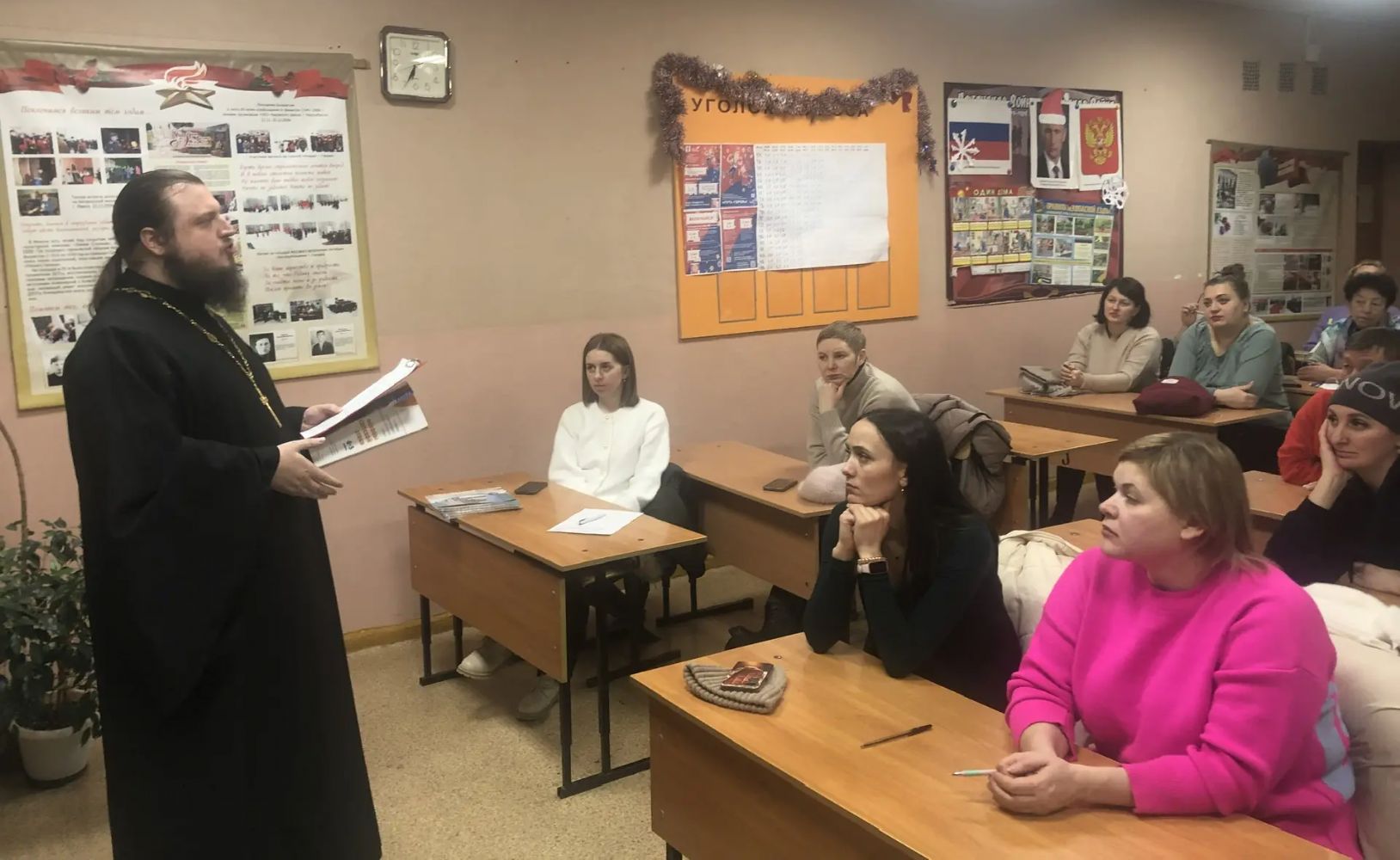 Настоятель храма выступил на собрании родителей третьеклассников по выбору модуля ОРКСЭ