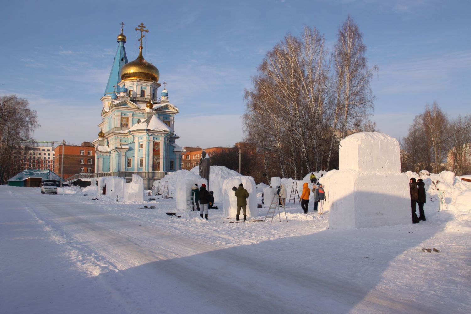 На территории Сергиево-Казанского храма проходит XII Рождественский фестиваль снежной скульптуры