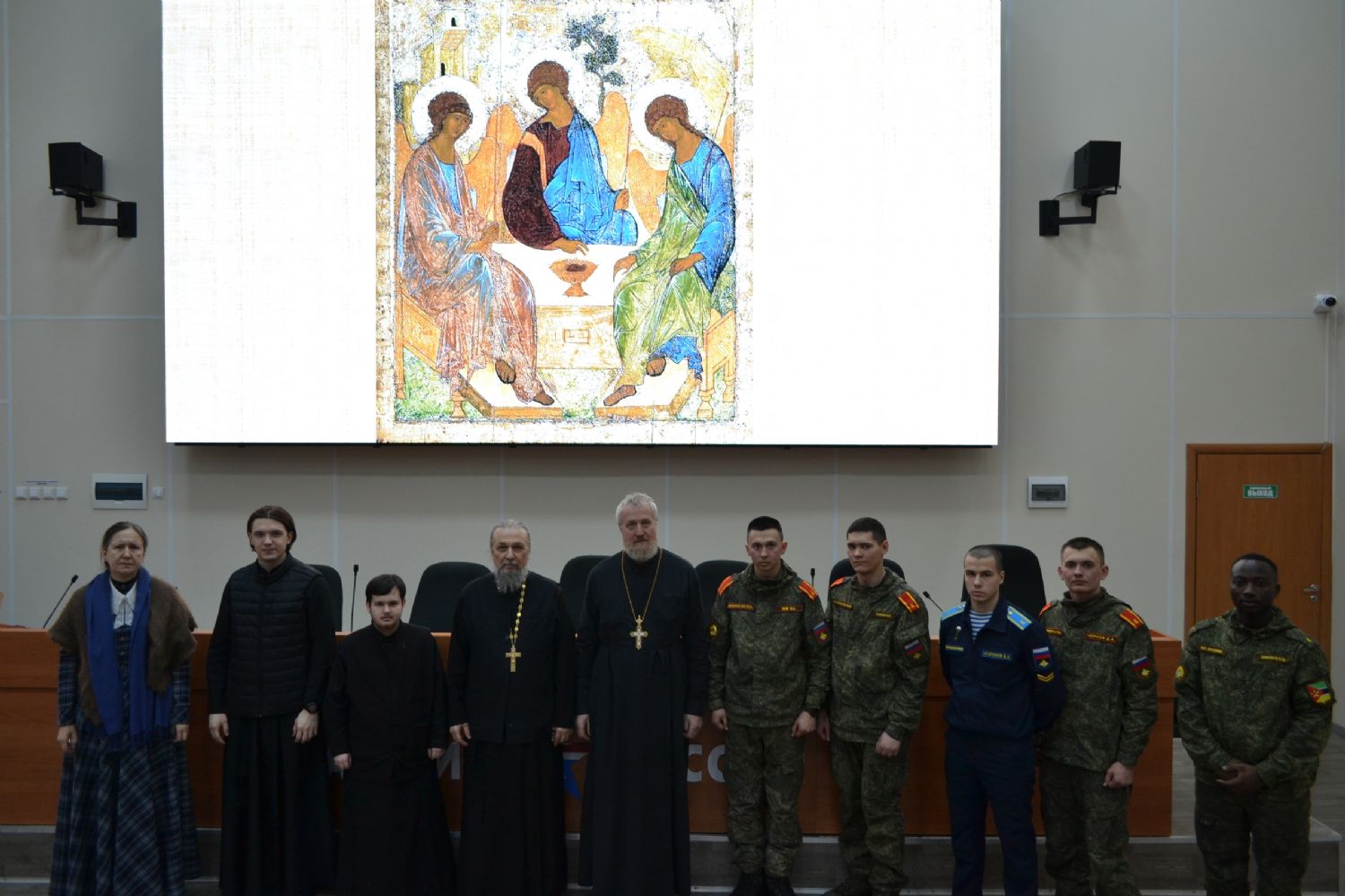 Студенты Новосибирской семинарии посетили высшее военное командное училище