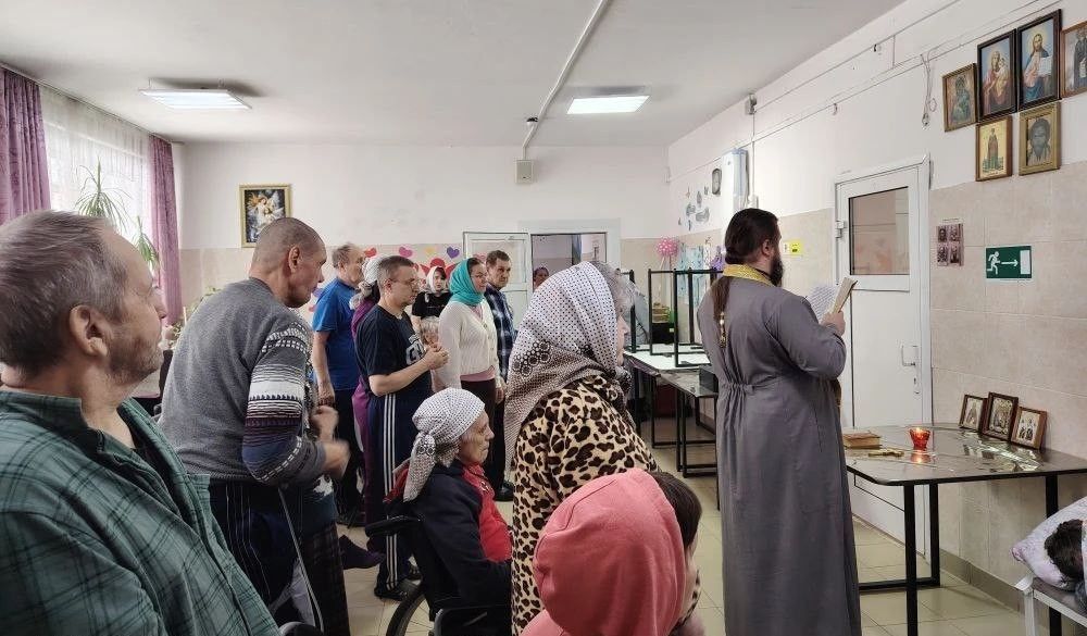 Настоятель храма освятил Отделение милосердия