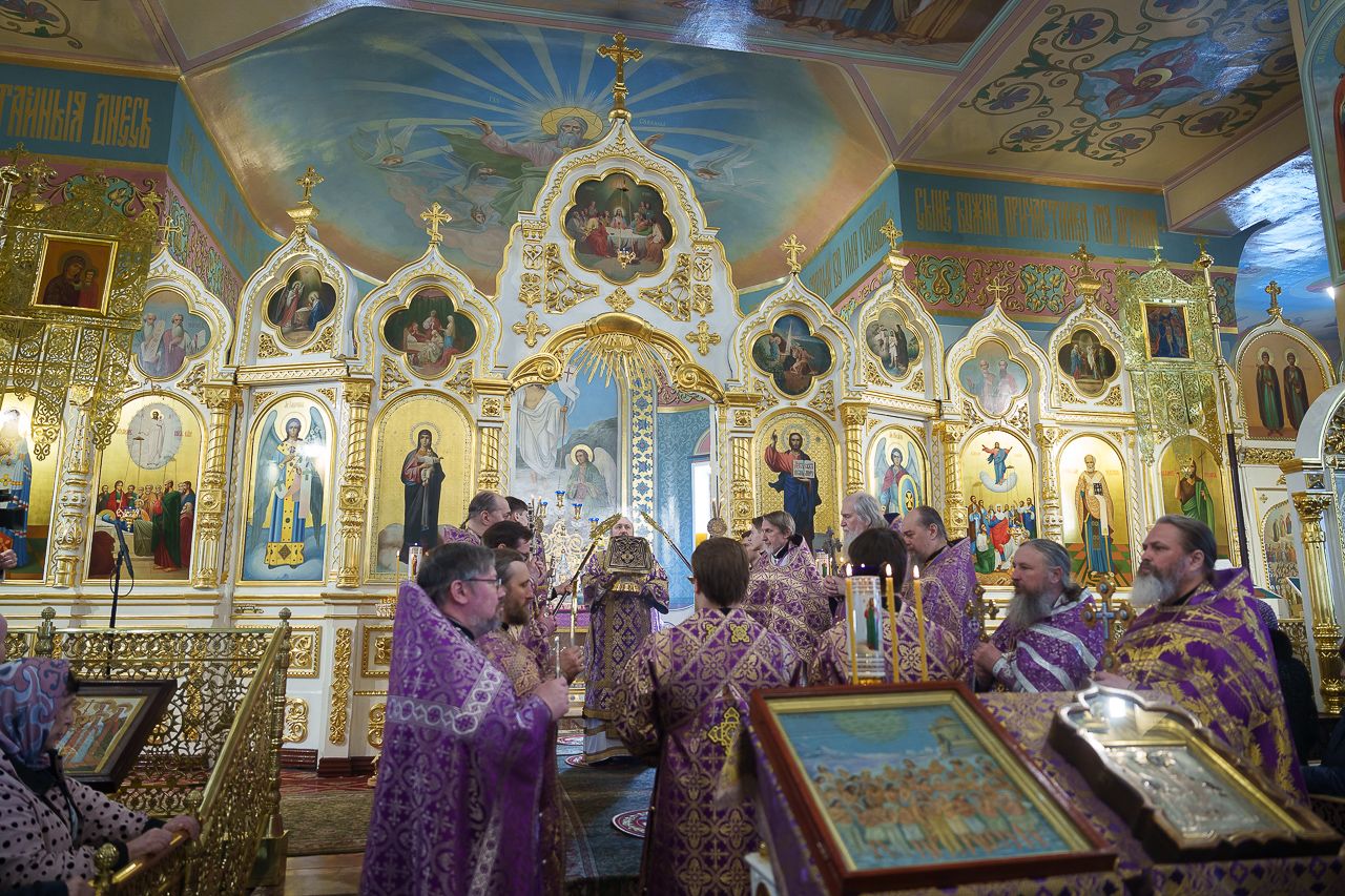 Епископ Варфоломей совершил первую Божественную литургию на Новосибирской кафедре