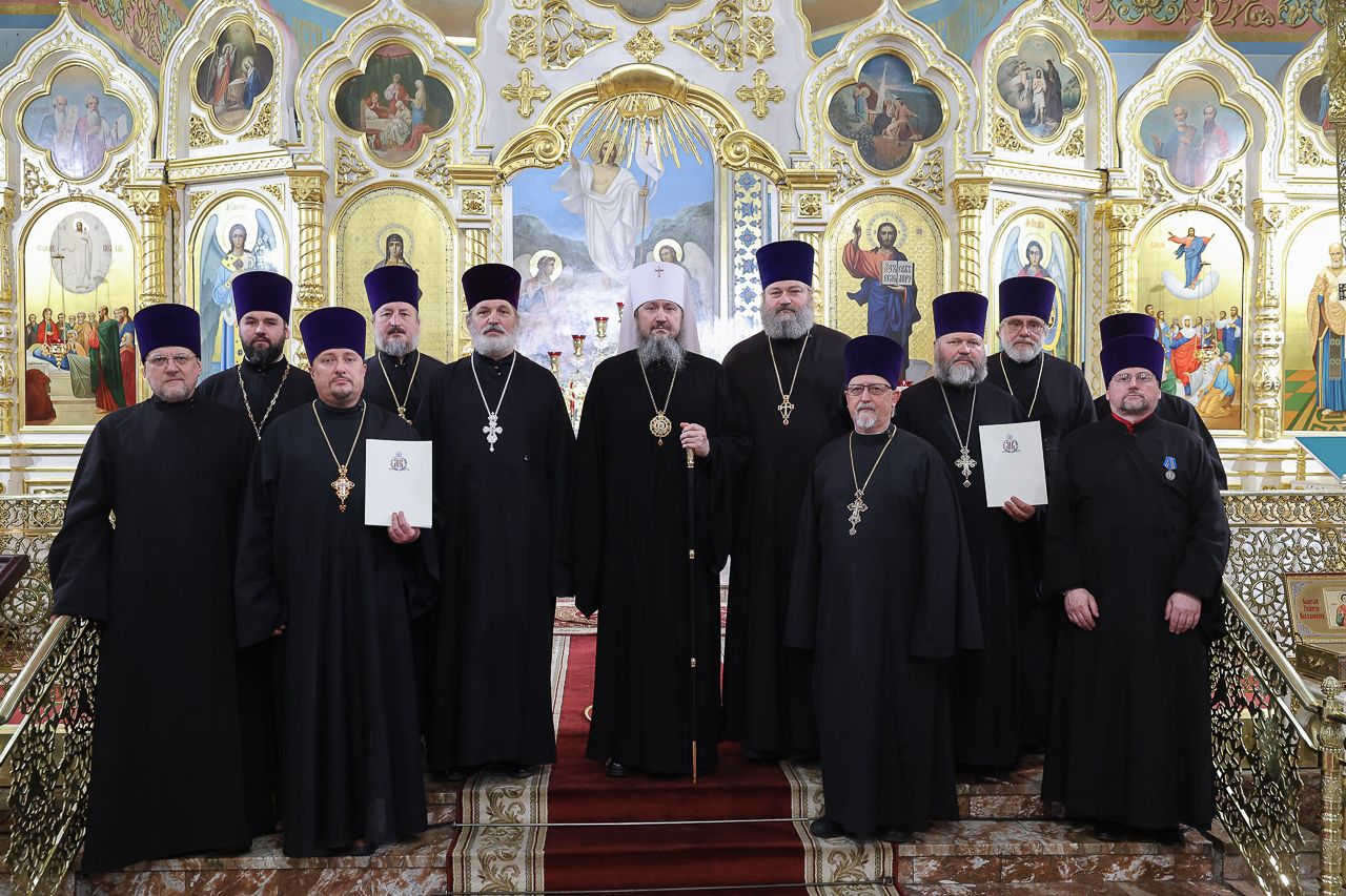 К празднику Пасхи ряд клириков Новосибирской епархии удостоены богослужебно-иерархических наград