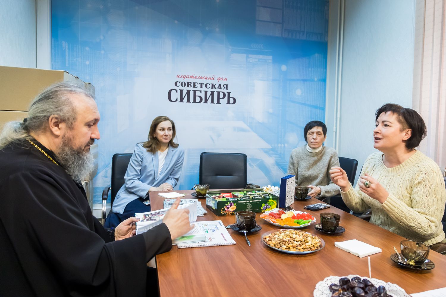 Митрополит Варфоломей посетил редакцию Новосибирской областной газеты «Советская Сибирь»