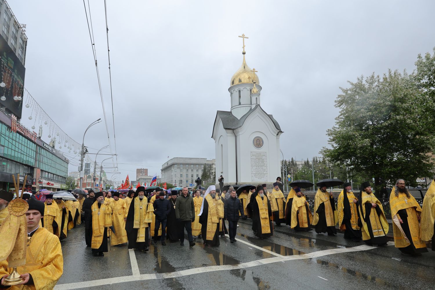 В Новосибирске состоялся общегородской крестный ход в честь Дня славянской письменности и культуры