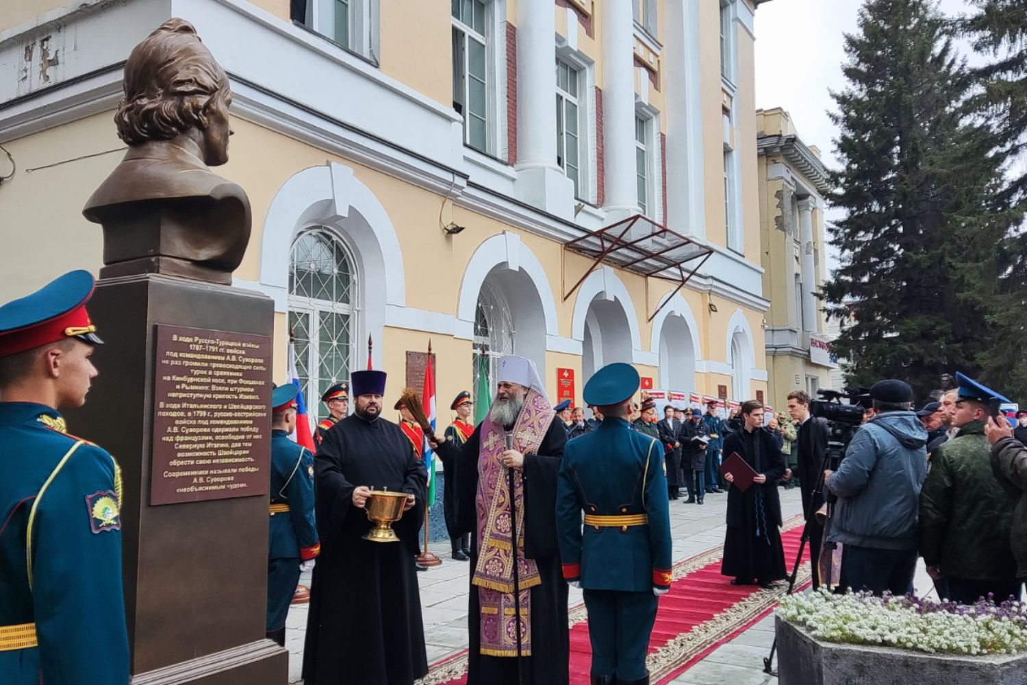 В Новосибирске открыт и освящен памятник великому полководцу А.В. Суворову