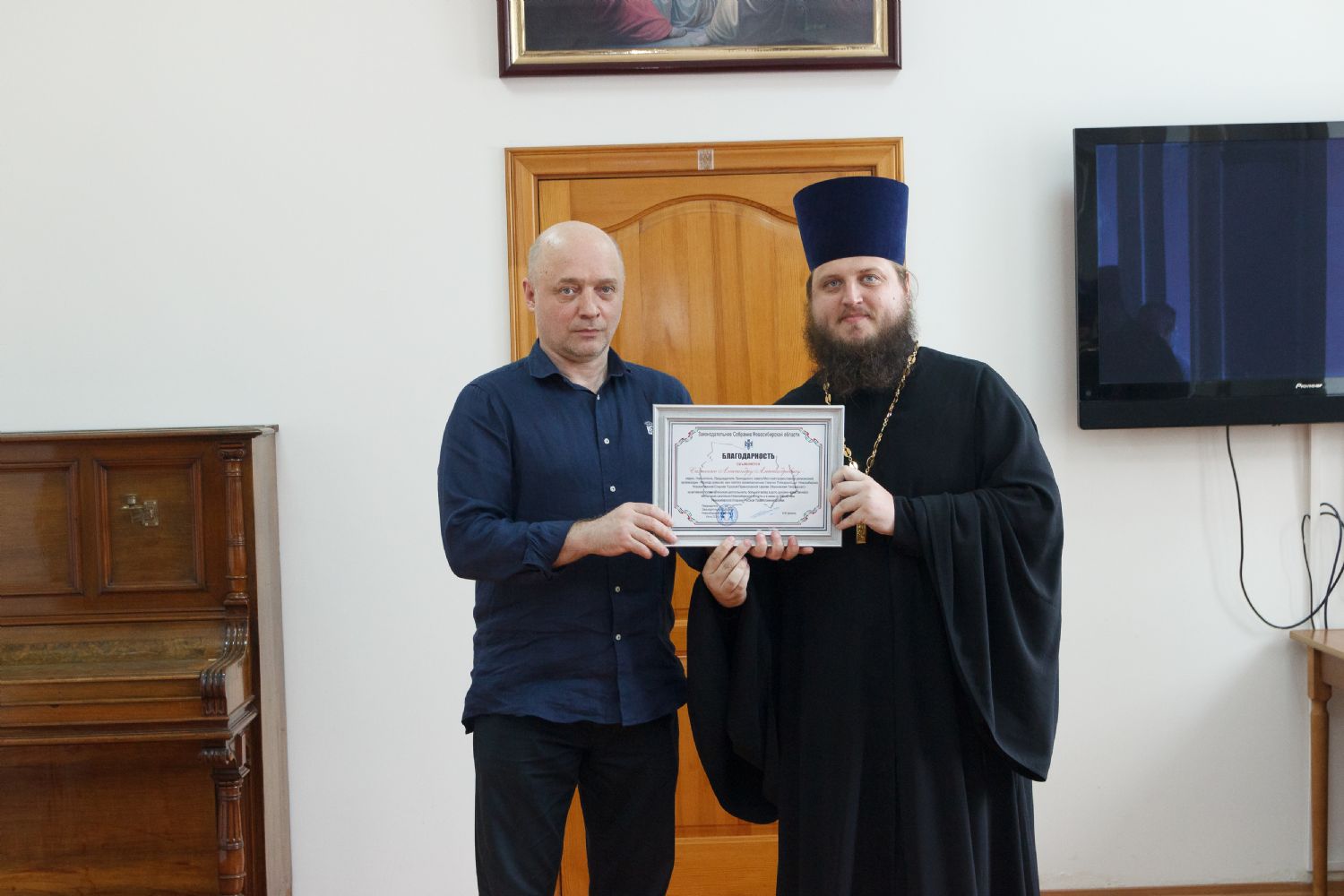 Настоятель получил светские награды к столетию Новосибирской епархии