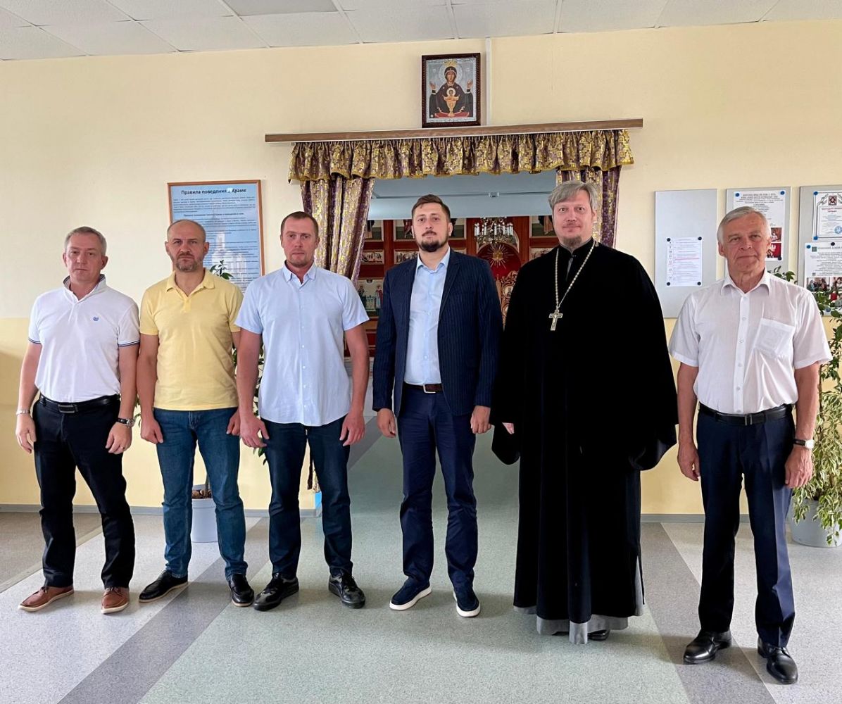 Заместитель мэра Новосибирска посетил Епархиальный реабилитационный центр