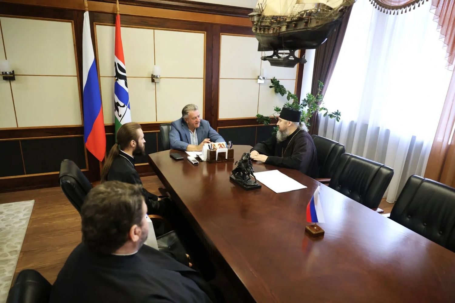 Состоялась встреча митрополита Варфоломея и председателя Законодательного собрания Новосибирской области Андрея Шимкива